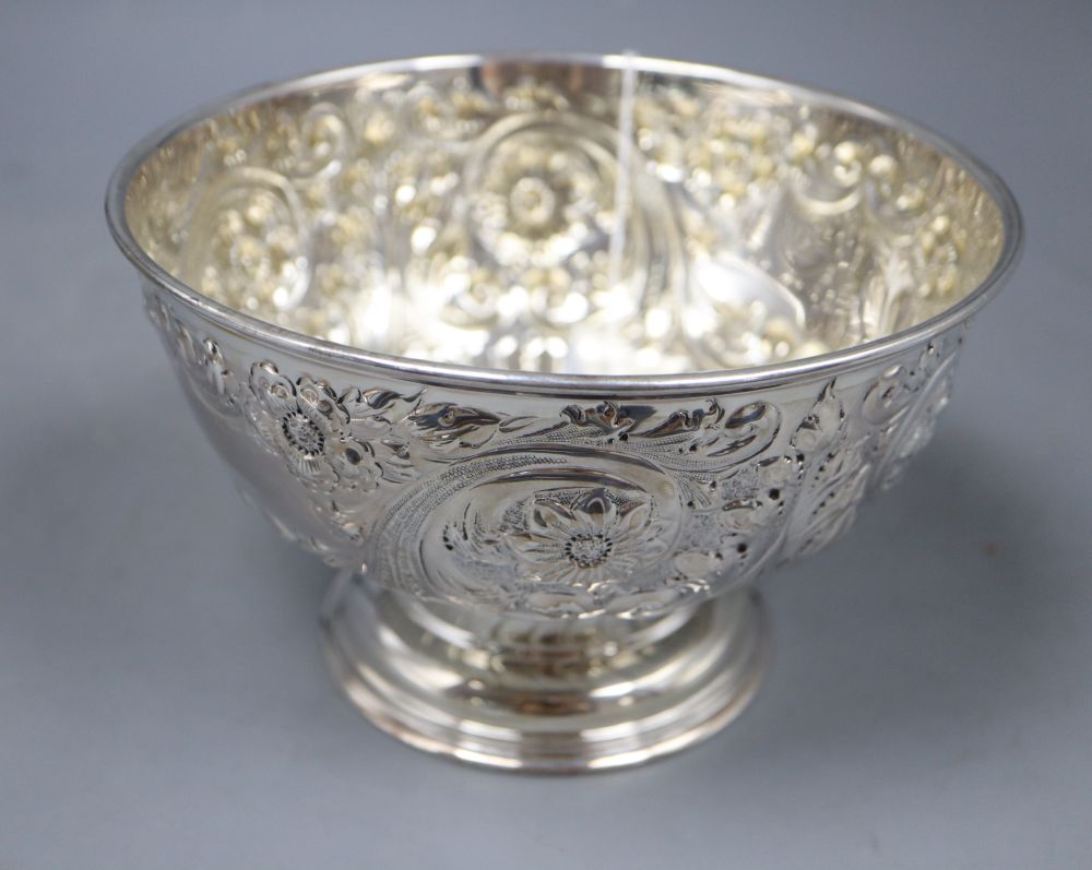 An Edwardian repousse silver pedestal rose bowl, Fenton Bros. Ltd, Sheffield, 1902, diameter 19.6cm, 12.5oz.